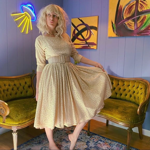 Vintage 1950s Jr. Theme Cream Lace with Floral Pattern Dress - Picture 10 of 13